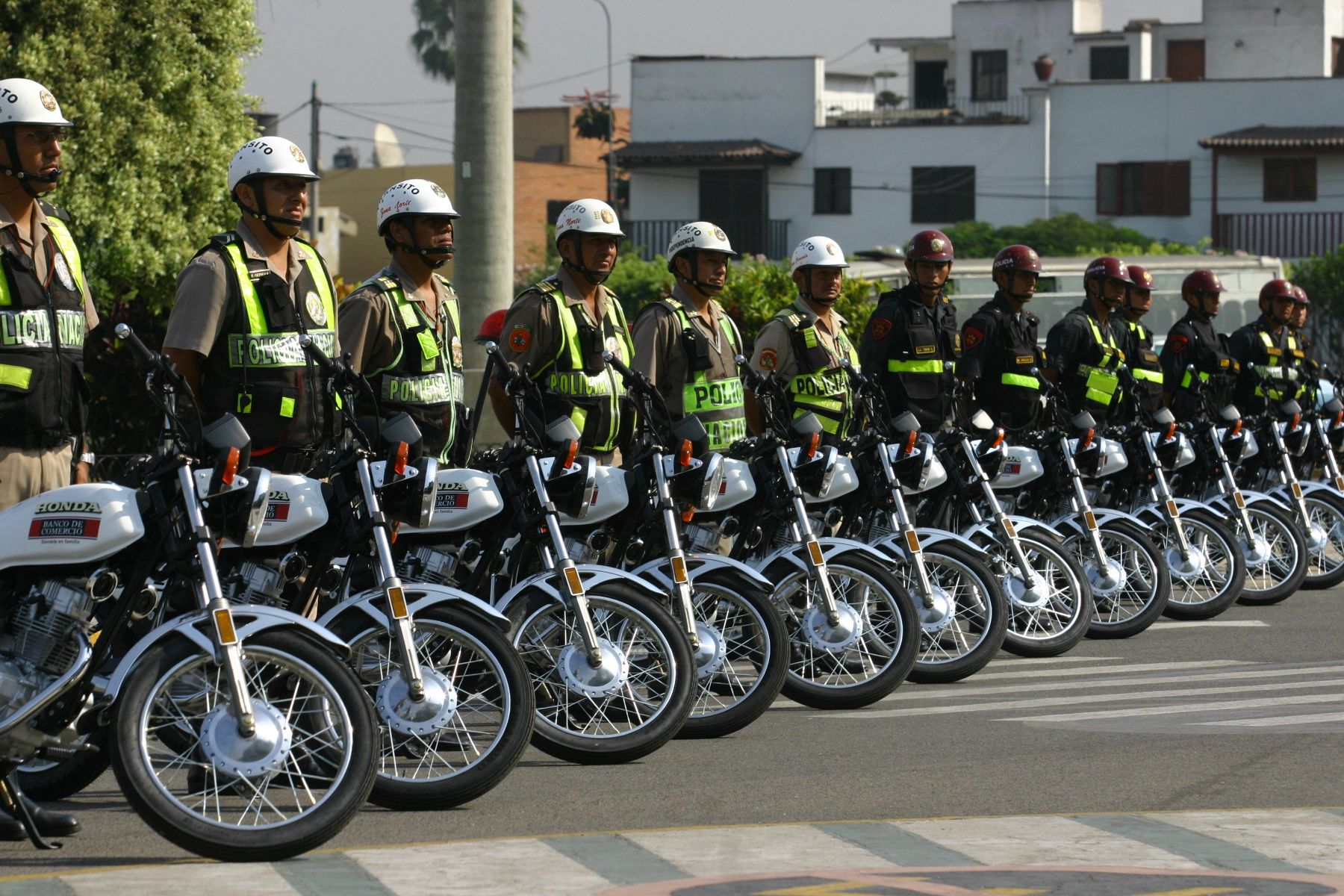 Donan a Policía Nacional 25 nuevas motocicletas para reforzar seguridad durante cumbres | Noticias | Agencia Peruana de Noticias Andina