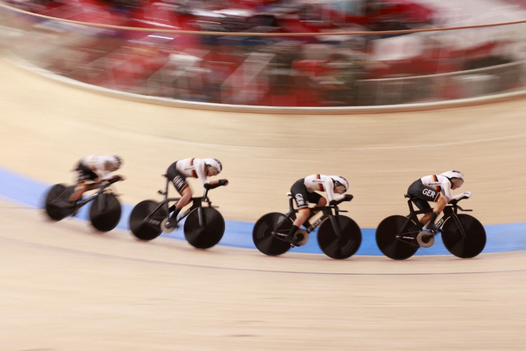 Cuarteto germano formado por Franziska Brausse, Lisa Brennauer, Lisa Klein y Mieke Kroeger se impuso a Gran Bretaña estableciendo un nuevo récord mundial con un tiempo de 4:02.202.