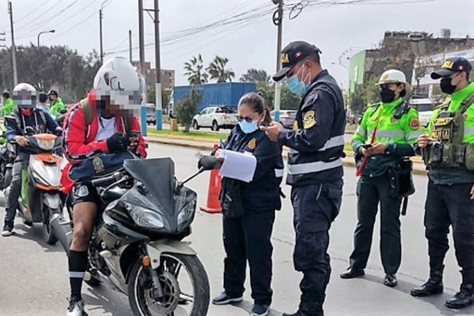 Fiscales de Prevención del Delito lideran operativo de control de motos lineales en la avenida Tomás Valle, Callao. Foto: Ministerio Público/Difusión