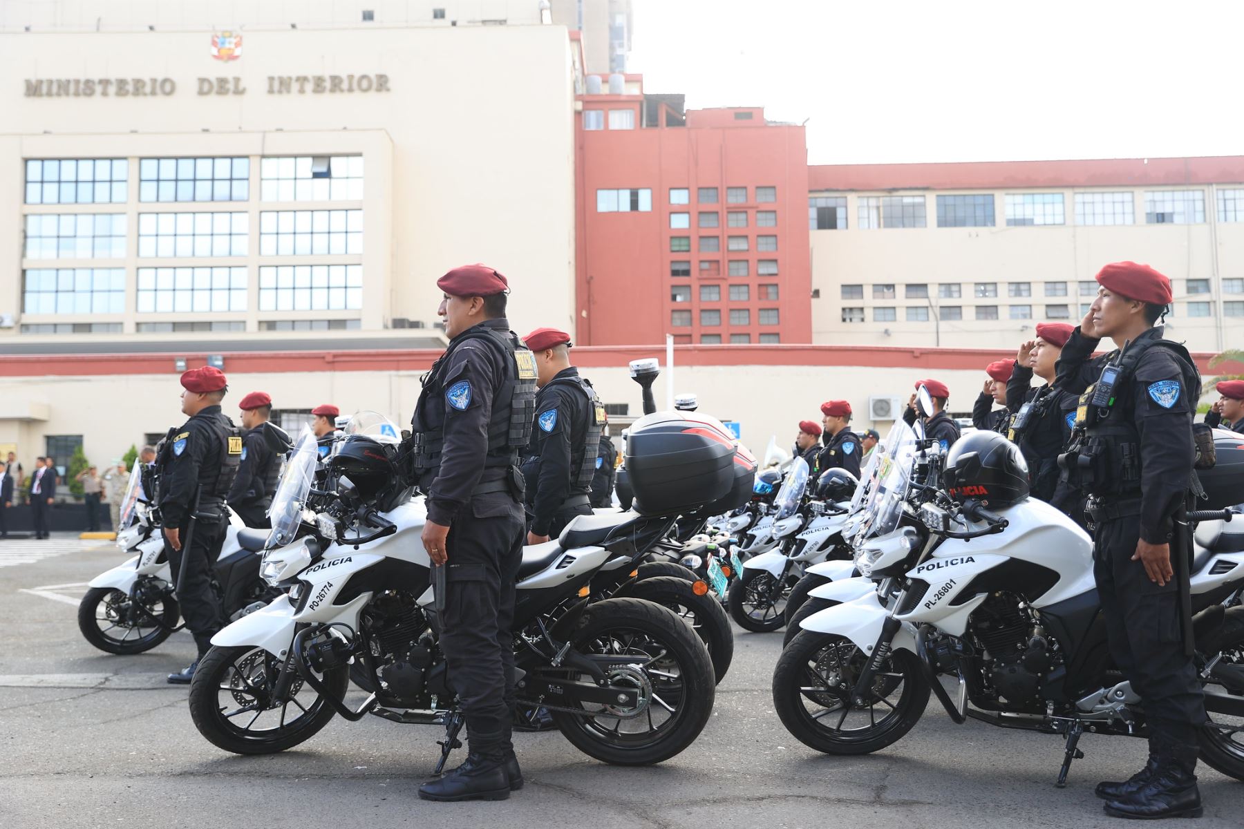 Presidenta Dina Boluarte participa en la ceremonia de entrega de nuevos vehículos para la Policía Nacional| Galería Fotográfica | Agencia Peruana de Noticias Andina