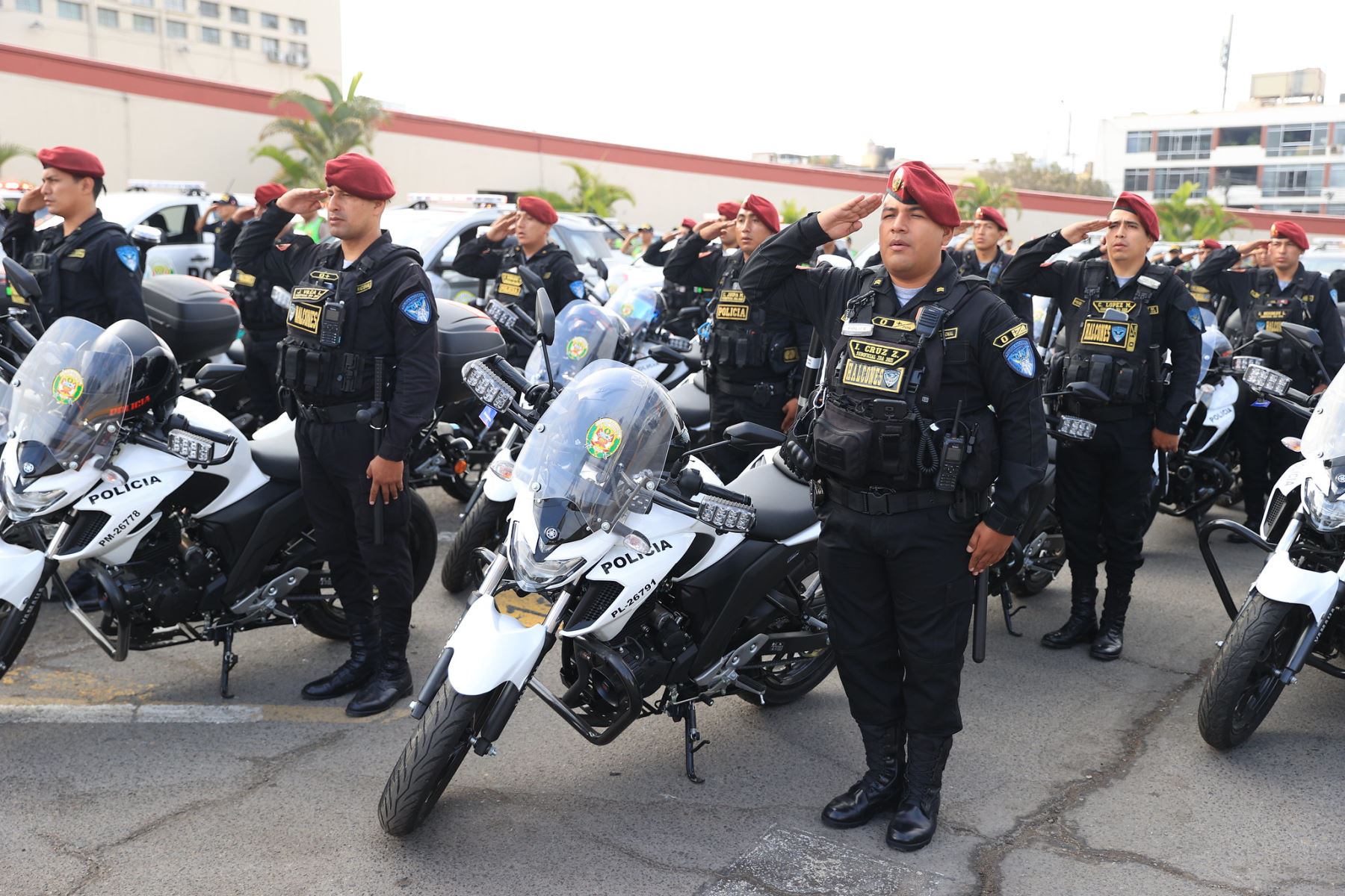 Presidenta Dina Boluarte participa en la ceremonia de entrega de nuevos vehículos para la Policía Nacional| Galería Fotográfica | Agencia Peruana de Noticias Andina