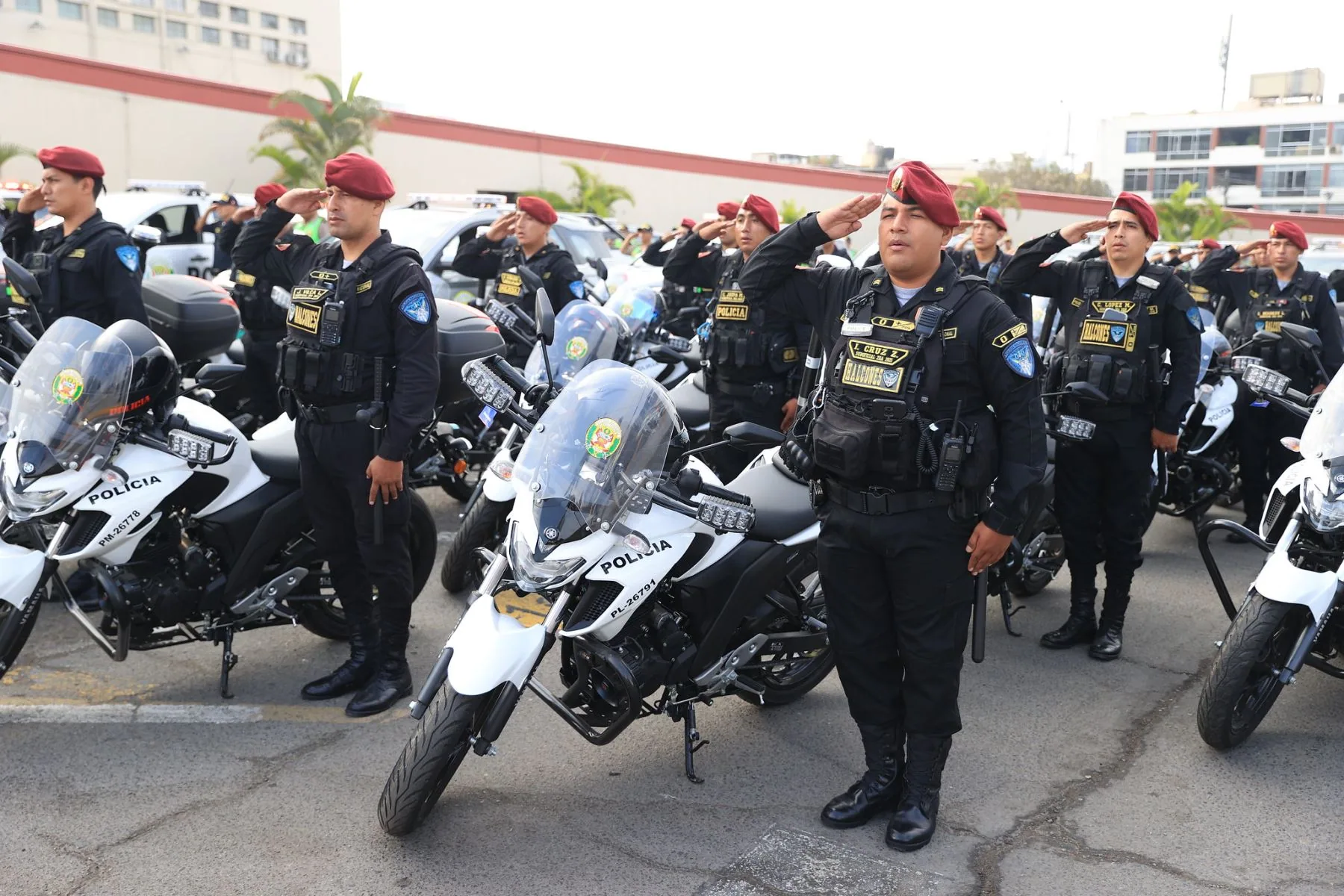 Presidenta Dina Boluarte participa en la ceremonia de entrega de nuevos vehículos para la Policía Nacional| Galería Fotográfica | Agencia Peruana de Noticias Andina