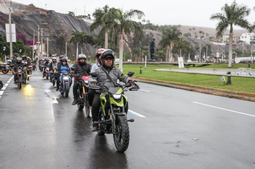Motociclistas ya circulan nuevamente por la Costa Verde | News | ANDINA - Peru News Agency