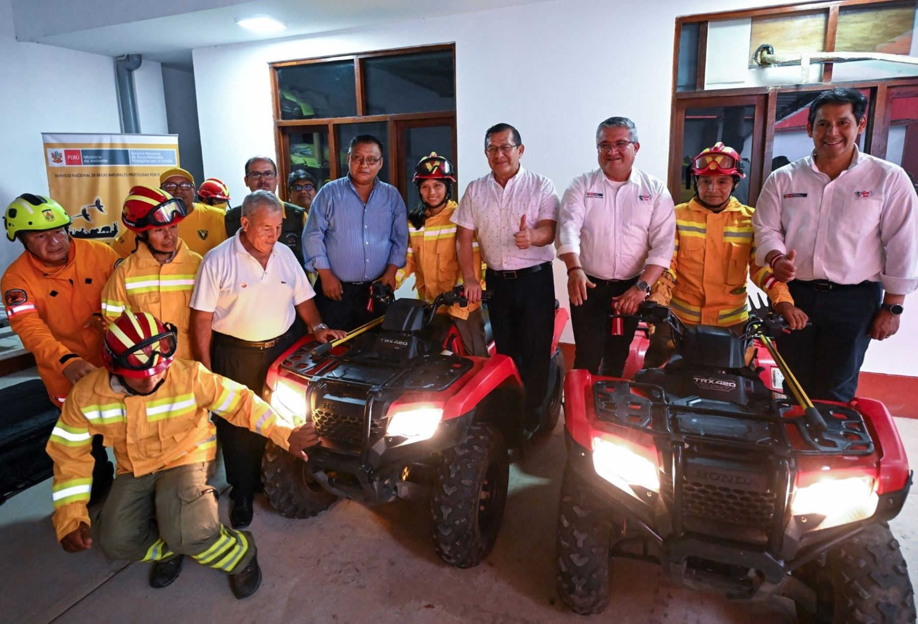 Madre de Dios: entregan equipamiento a guardaparques para combatir  incendios forestales | Noticias | Agencia Peruana de Noticias Andina