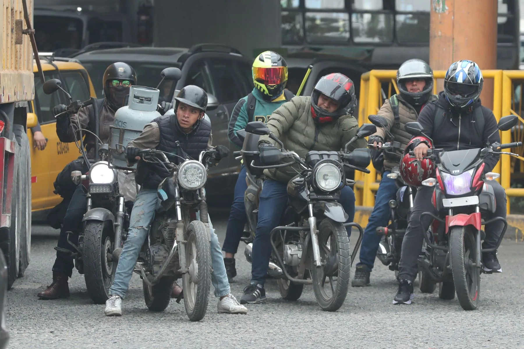 Motos lineales circularían con un solo pasajero en zonas bajo estado de emergencia| Galería Fotográfica | Agencia Peruana de Noticias Andina