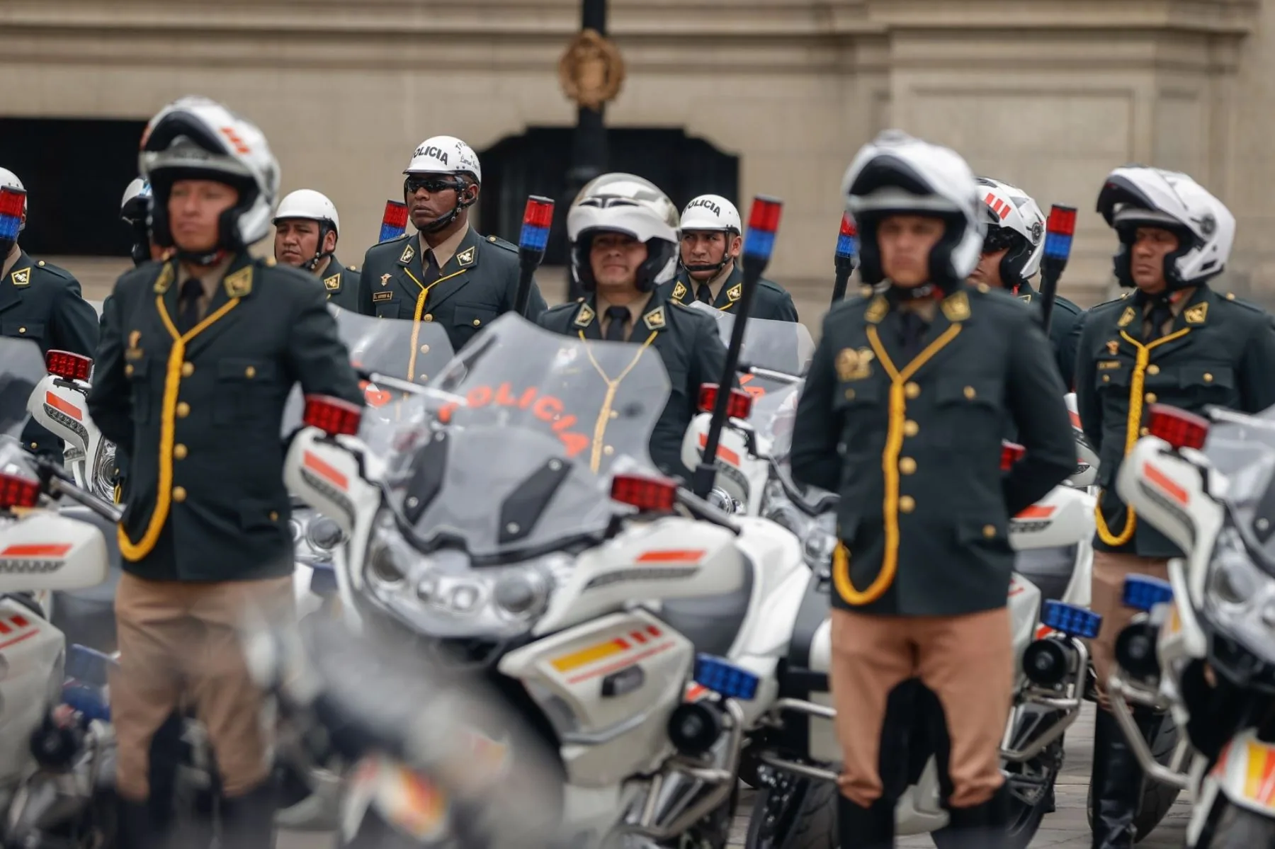 Presidenta Dina Boluarte recibe vehículos y motos para seguridad en APEC  Perú 2024| Galería Fotográfica | Agencia Peruana de Noticias Andina