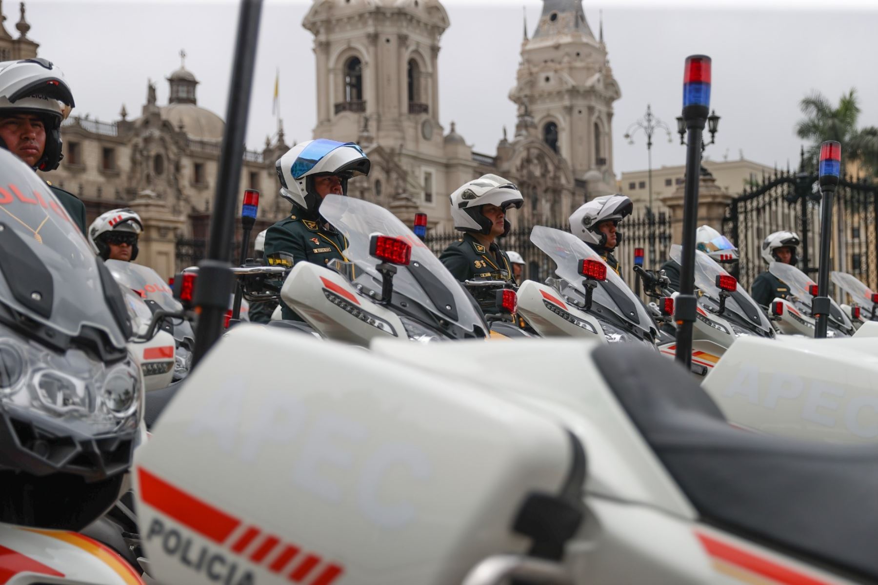 Presidenta Dina Boluarte recibe vehículos y motos para seguridad en APEC Perú 2024| Galería Fotográfica | Agencia Peruana de Noticias Andina