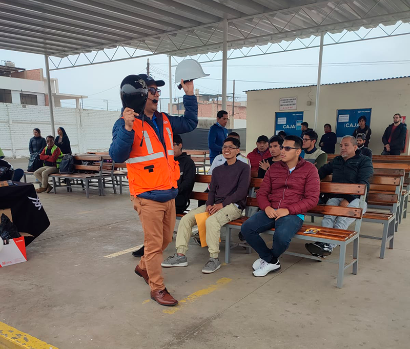 El Touring Y Automóvil Club Del Perú Lanza Capacitaciones Anuales Sobre Uso De Cascos Certificados Para Motociclistas » Blog Archive » FIA Región IV