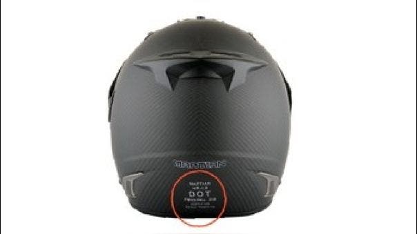 ¡Atención motociclistas!: ¿Cómo reconocer un casco de moto certificado?