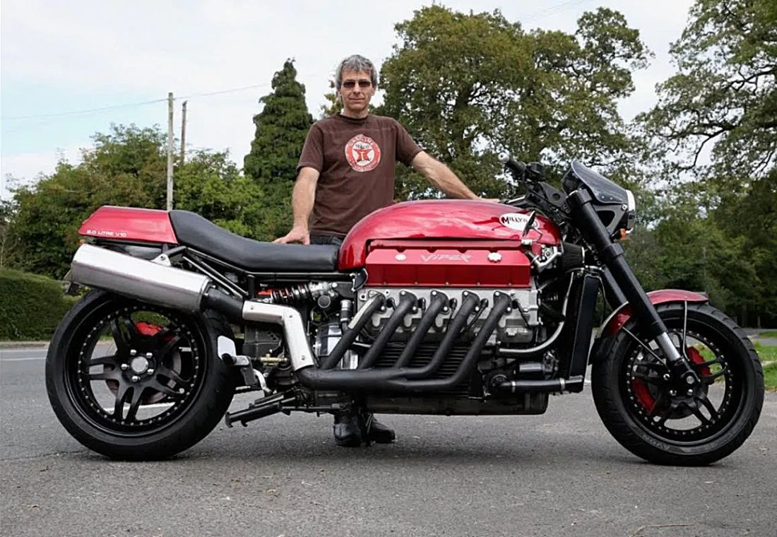  moto con motor de Dodge Viper