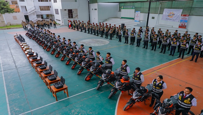 Gobernador regional entregó 12 drones, 12 laptop y 24 motocicletas a Policía Nacional - Noticias - Gobierno Regional Arequipa - Plataforma del Estado Peruano