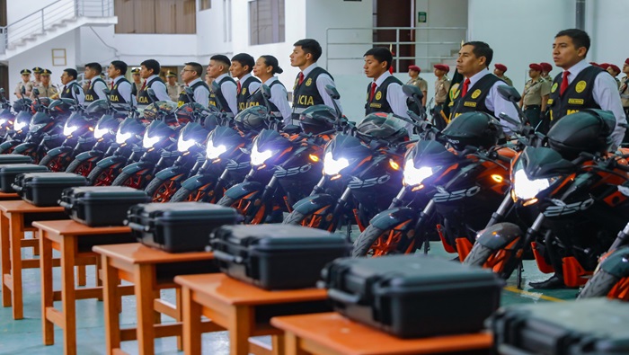 Gobernador regional entregó 12 drones, 12 laptop y 24 motocicletas a Policía Nacional - Noticias - Gobierno Regional Arequipa - Plataforma del Estado Peruano