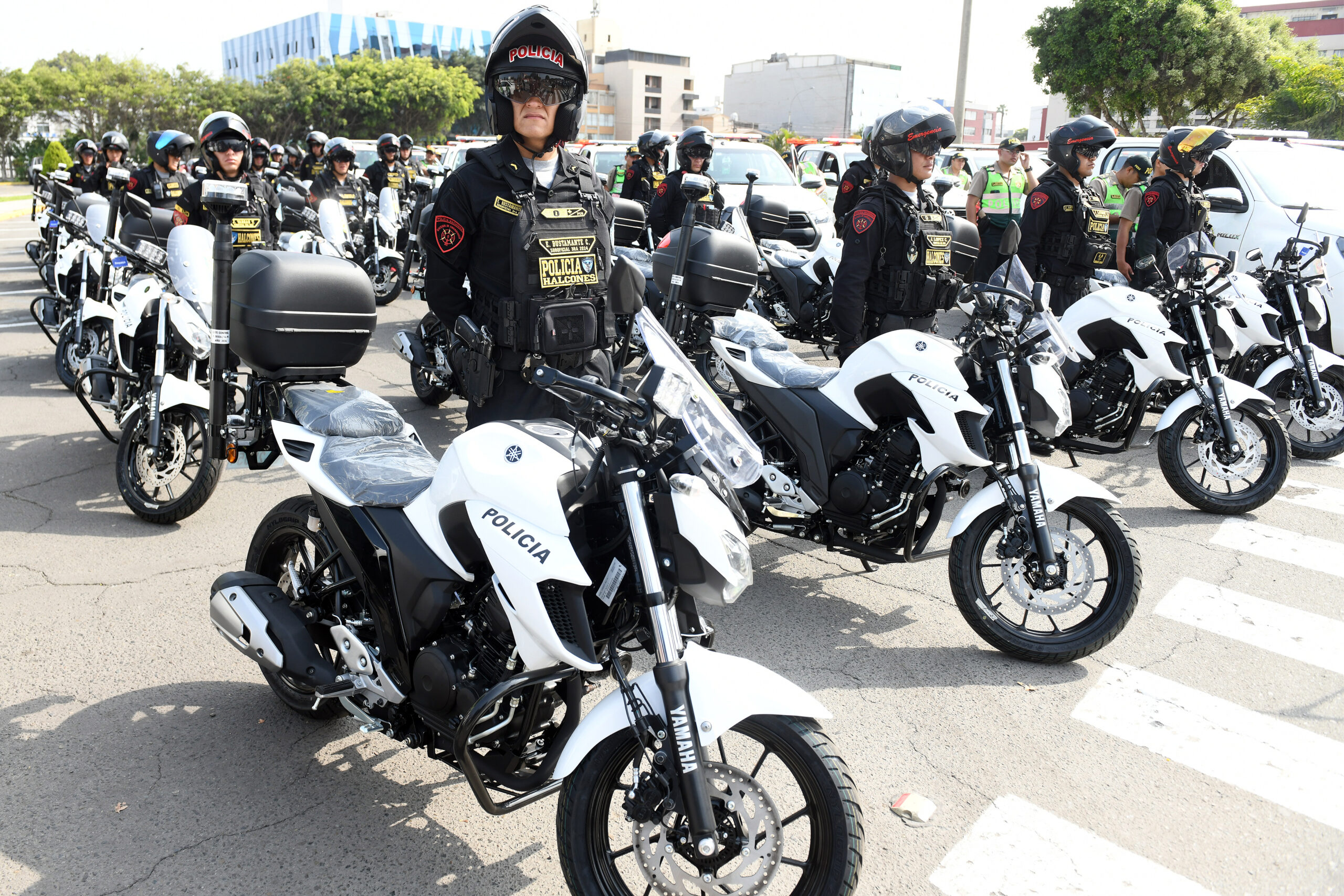 Entregan 200 vehículos y 722 computadoras para comisarías en Lima Metropolitana - Noticias - Ministerio del Interior - Plataforma del Estado Peruano