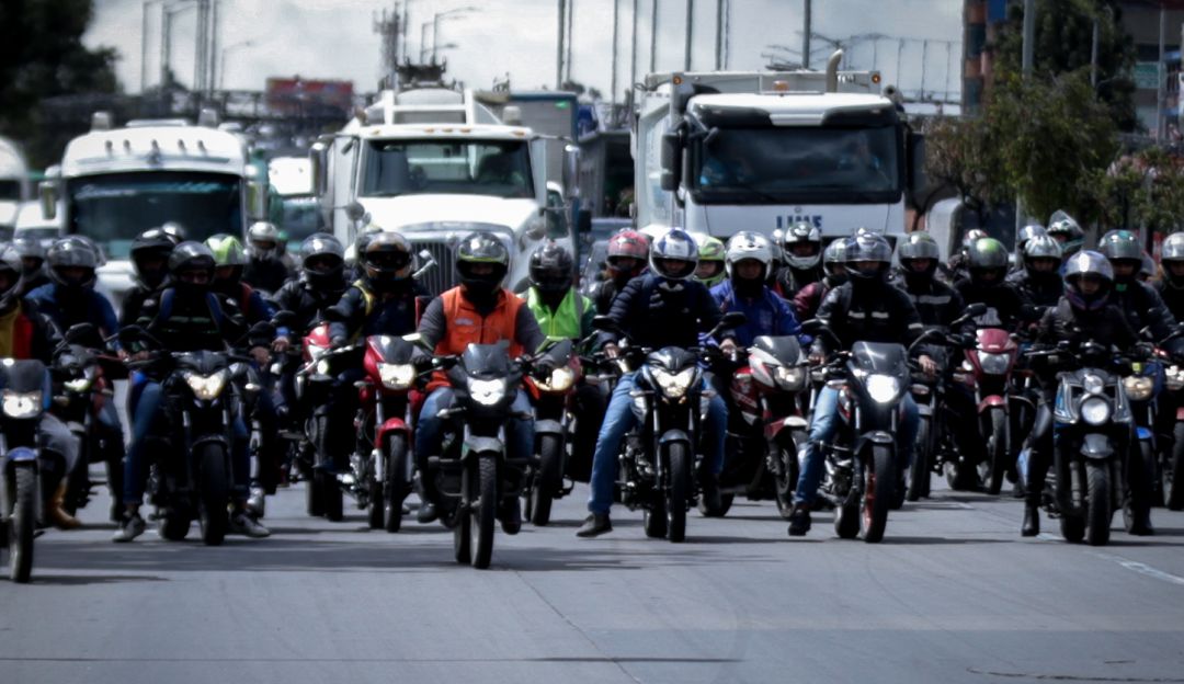 Usuarios de Motos Mujeres: Mujeres colombianas cada día utilizan más la moto  como medio de transporte | Economía | Caracol Radio