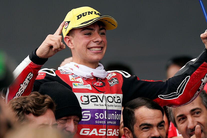 David Alonso Gómez hace historia: primer colombiano que gana un Gran Premio de motociclismo ¡saliendo desde la última fila! | Marca