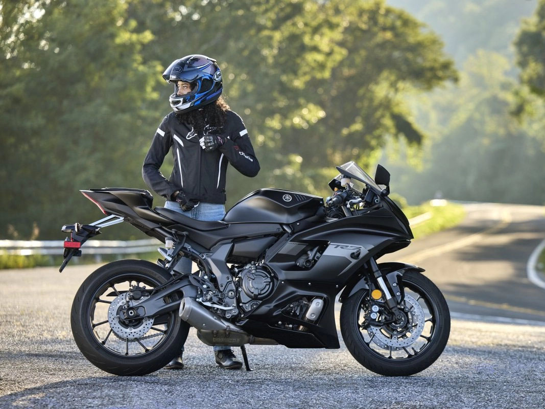 New 2025 Yamaha YZF-R7, Burleson TX | Specs, Price, Photos | Matte Raven Black