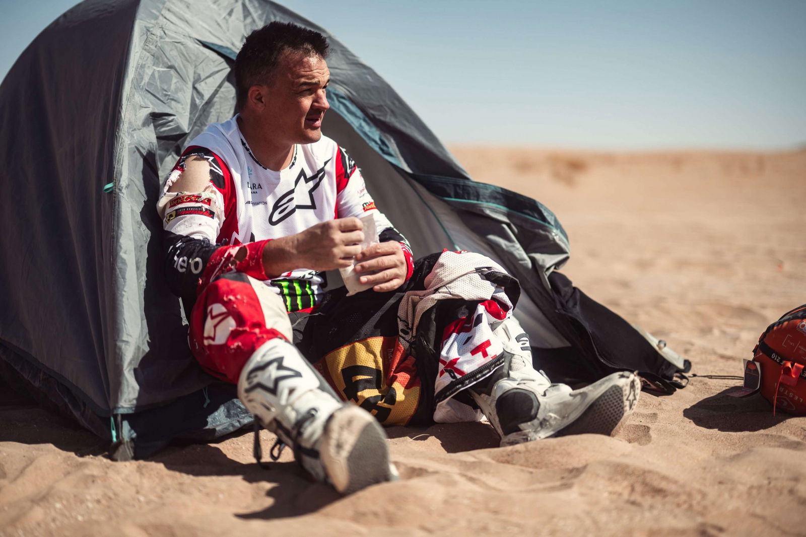 Rally Dakar 2026: Daniel Sanders se va al suelo y pierde sus opciones de defender el tuareg