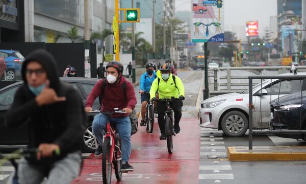 Todo ciclista debe contar siempre con el equipamiento básico de seguridad. (Foto: Lino Chipana Obregón / GEC)