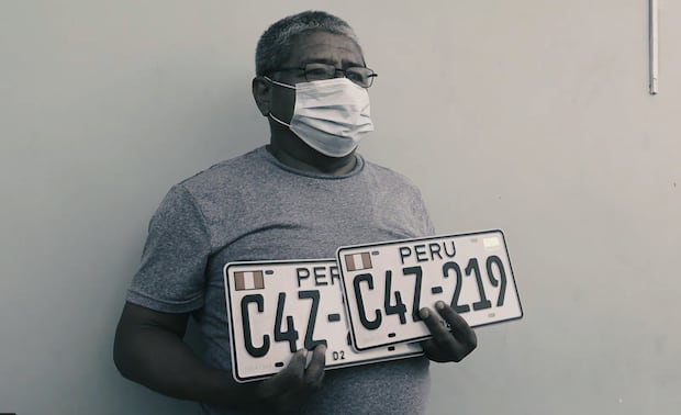 Richard Valeriano (59) es el máximo exponente de la clonación de placas vehicular. La PNP sostiene que duplicado cerca de 200 matrículas para darle una nueva identidad a los vehículos robados o que vienen al Perú de contrabando. Uno de ellos es este Audi de alta gama, cuya placa fue duplicada por él.