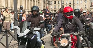 Cientos de motociclistas protestan en París contra el pago por aparcar impuesto por el Ayuntamiento | Euronews