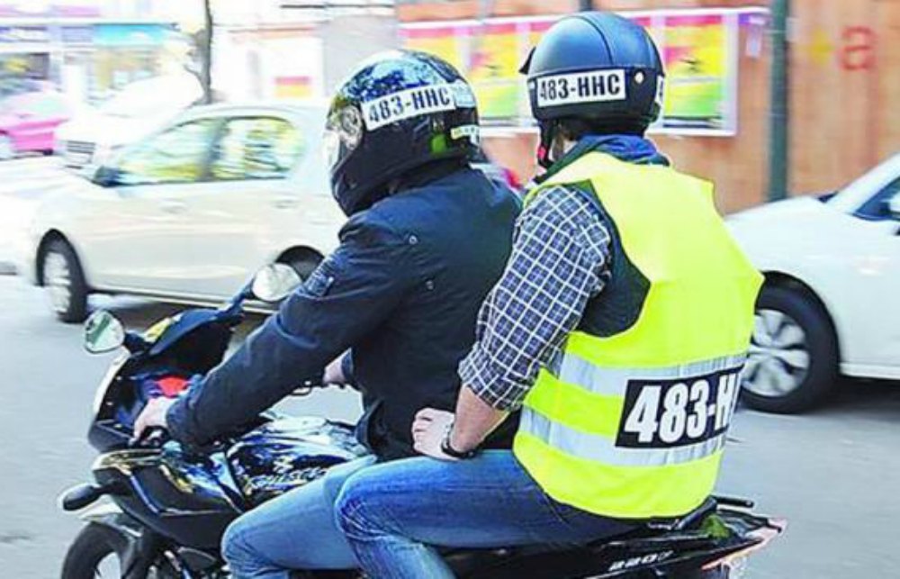 Oficializan la medida que exige grabado de la patente de la moto en el casco - Mendoza Post
