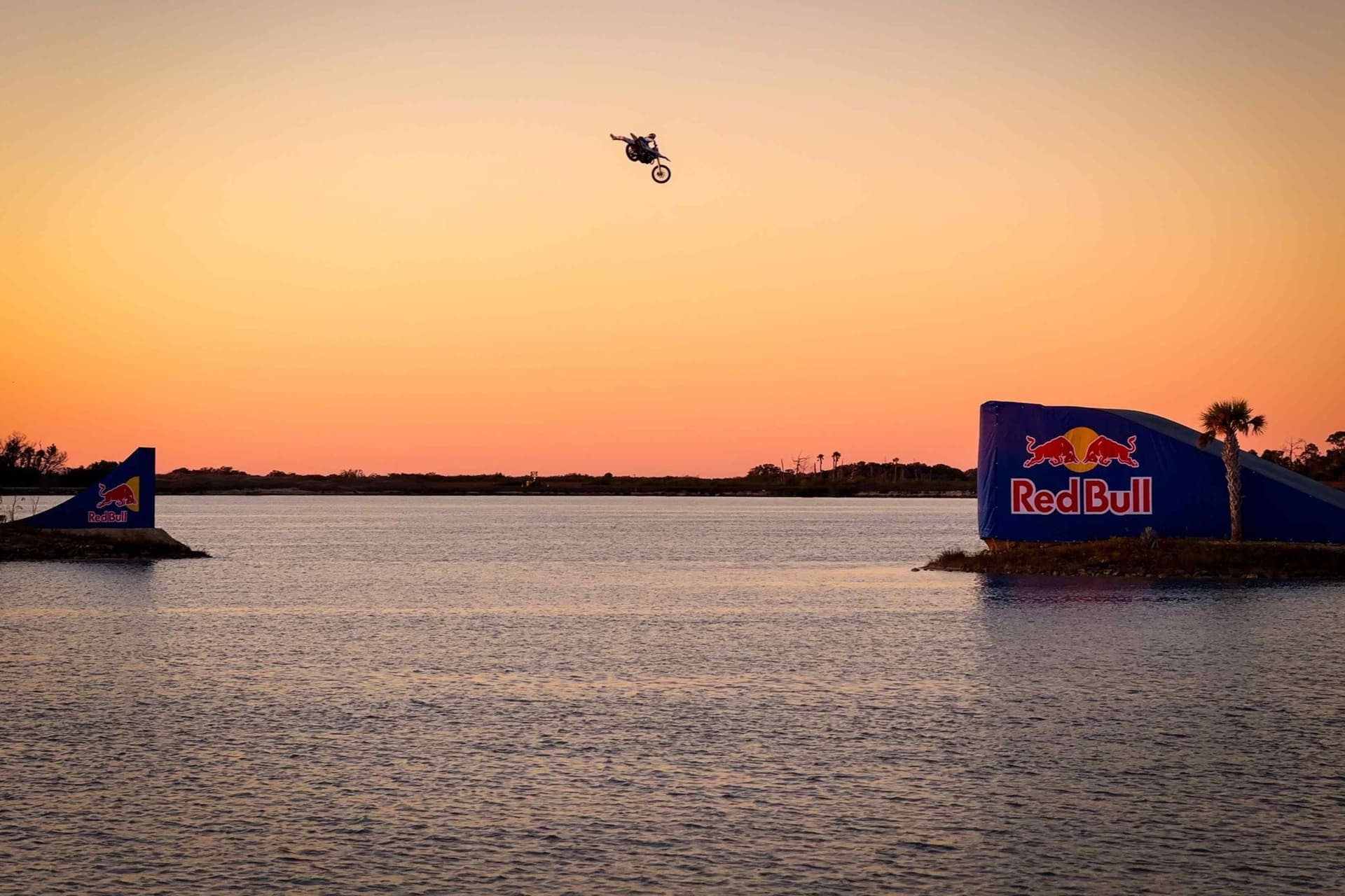 Se pude hacer Supercross sobre el mar? Si eres Red Bull y tienes a Tyler Bereman, seguro