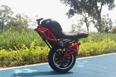 Moto eléctrica de una sola rueda.
