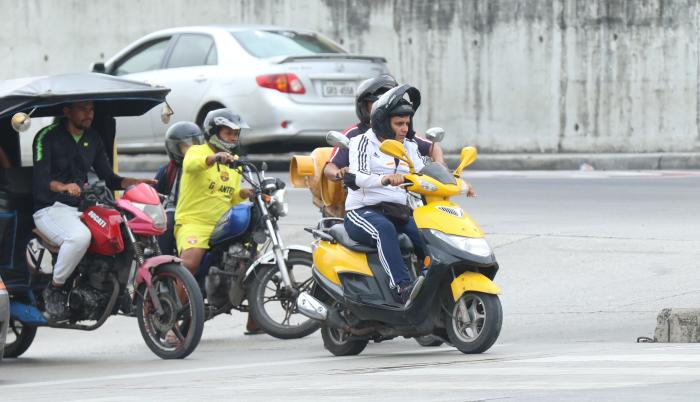 dos en moto