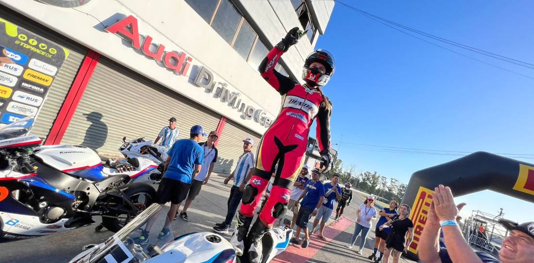 Superbike Argetino: la uruguaya Stephanie Devoto hizo historia en Buenos Aires | Carburando