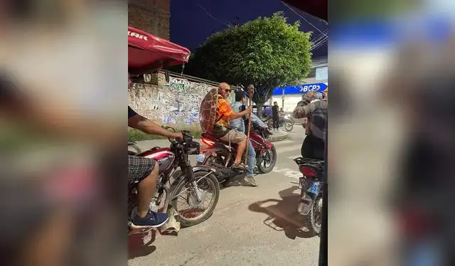 Peruano recorre países de Sudamérica en moto como personaje de Drago Ball: conoce al maestro Roshi de Moyobamba | Sociedad | La República