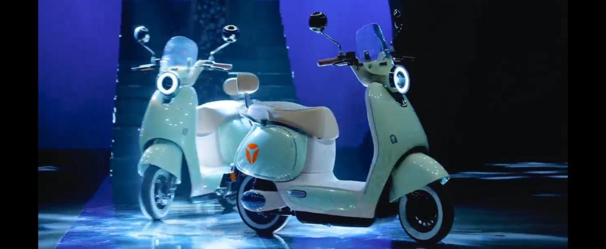 Un desfile de moda con scooters que se pasean sin piloto, no es broma y ha ocurrido en China, donde la marca Yadea ha mostrado su primer scooter autónomo