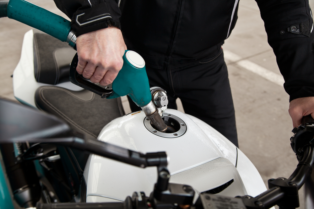 Cómo gastar menos combustible en tu moto | Cleverea®