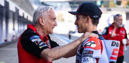 Tardozzi, junto a Marc Márquez