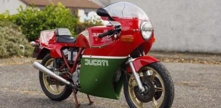 Esta Ducati 900 SS de 1980, réplica de la moto ganadora de Mike Hailwood en el TT de la Isla de Mann en 1978, puede ser tuya por 15.000 euros