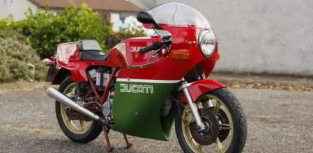 Esta Ducati 900 SS de 1980, réplica de la moto ganadora de Mike Hailwood en el TT de la Isla de Mann en 1978, puede ser tuya por 15.000 euros