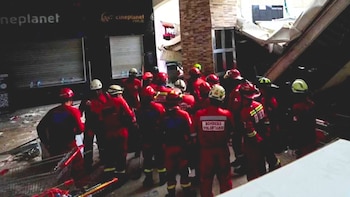 Bomberos rescatan cuerpo atrapado en