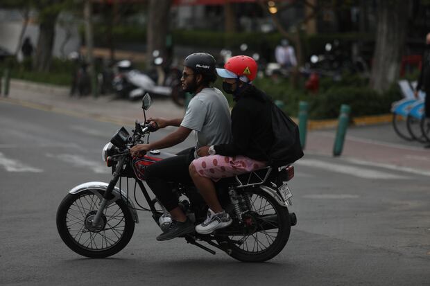 El artículo 105 del Reglamento Nacional de Tránsito menciona que el casco debe tener, además, la identificación del número de matrícula. (Foto: Julio Reaño) 