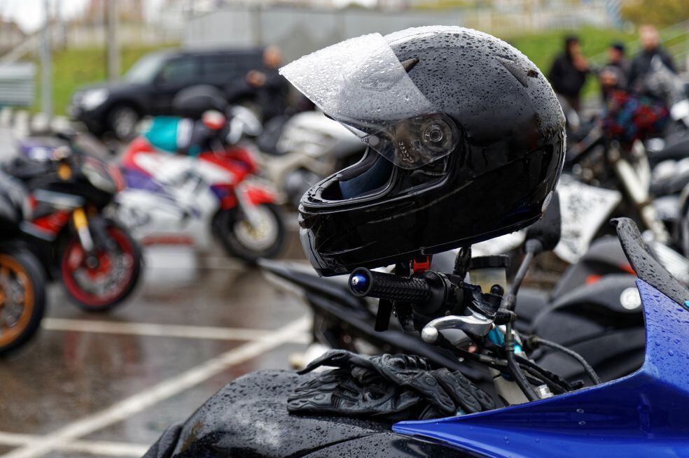 ¿Cómo elegir el casco de moto adecuado? Consejos y guía para saber su talla  | El Espectador