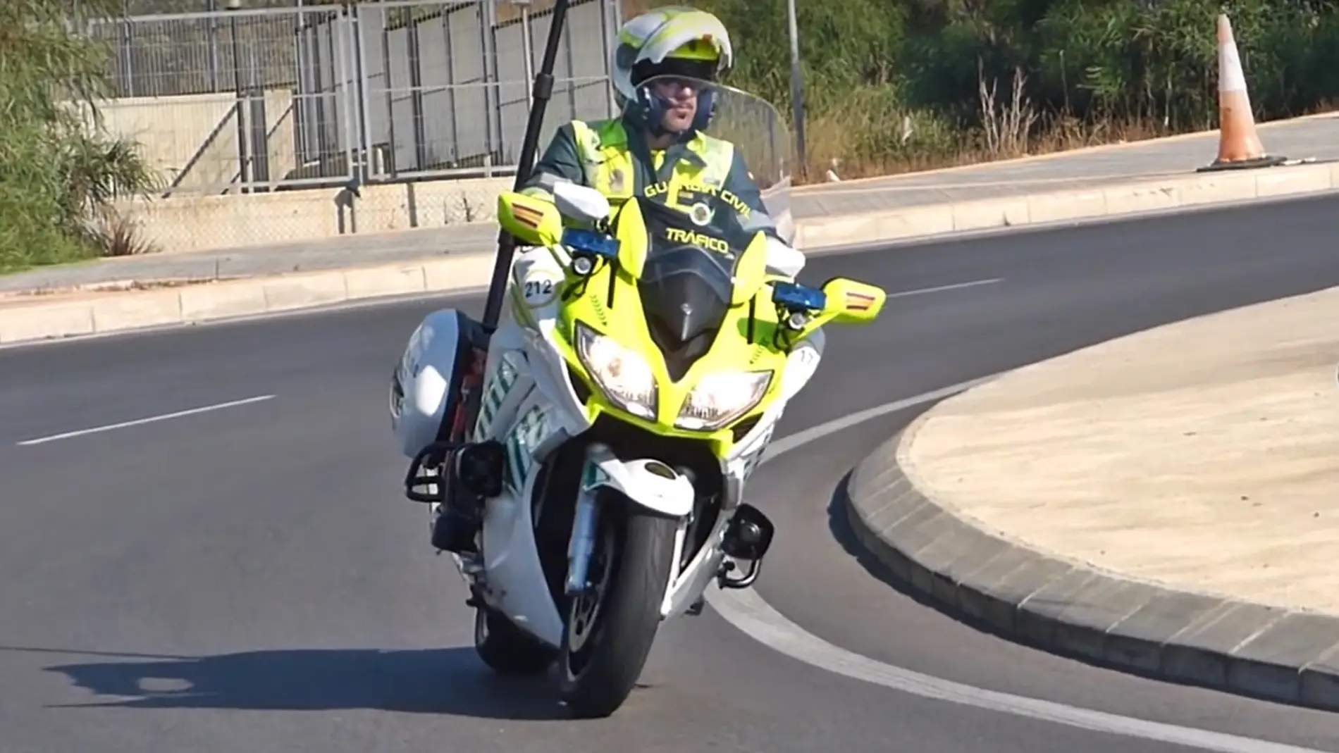 Chalecos con airbag: así es la prenda que reclaman los motoristas de la  Guardia Civil