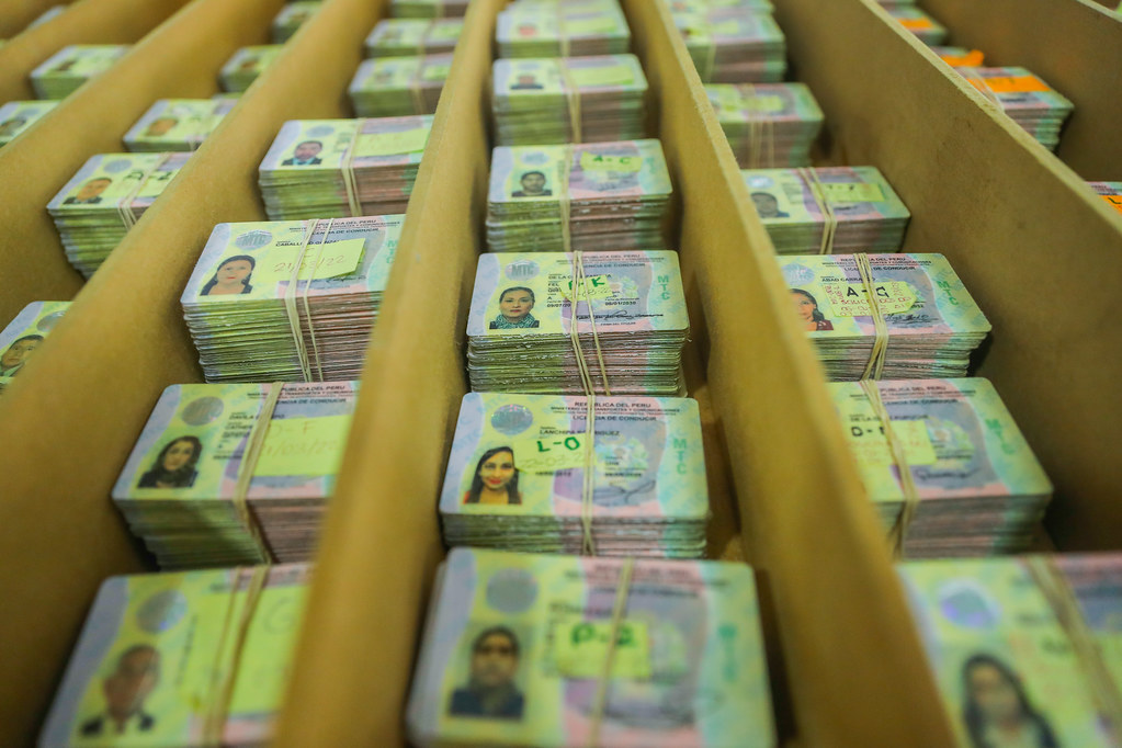 La licencia de conducir electrónica reemplaza al documento físico. | Foto: MTC