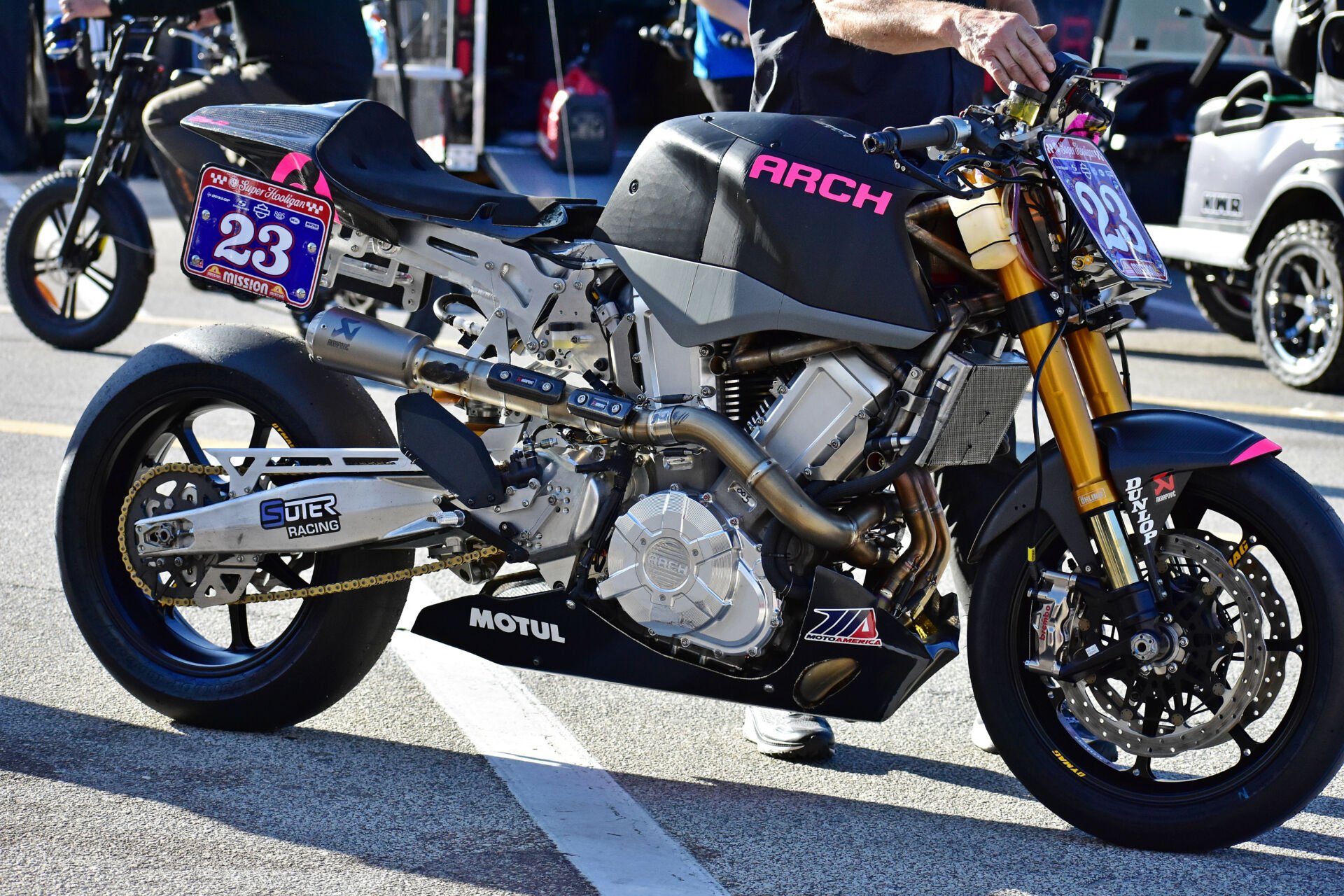 ARCH-pit-lane-DSC-0236-1741309915