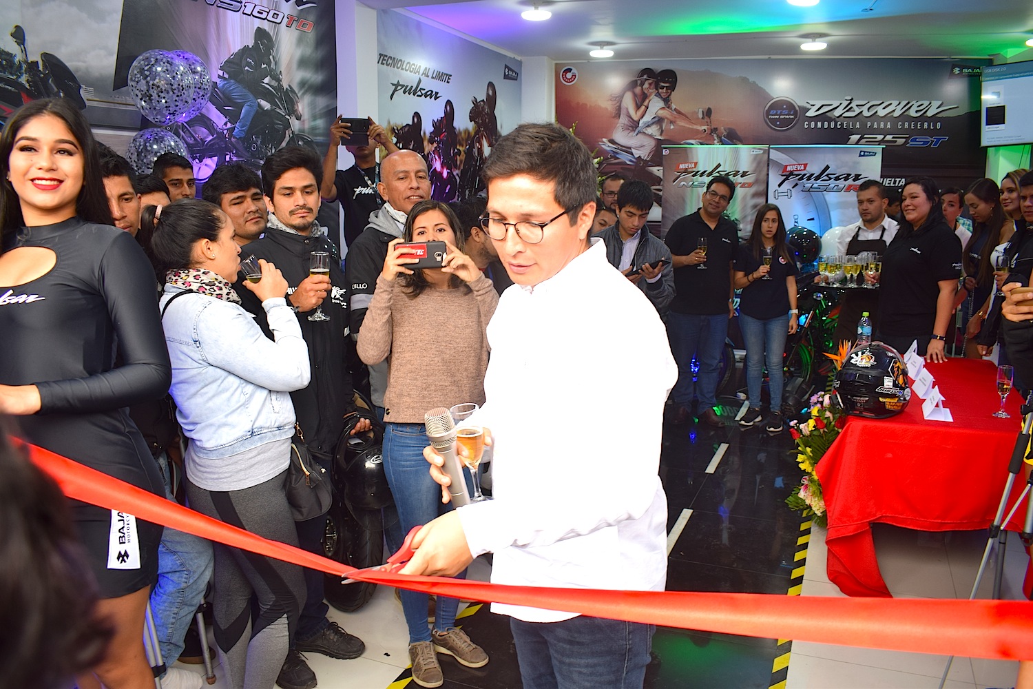 Aperturar-local-bajaj-revista-mototec