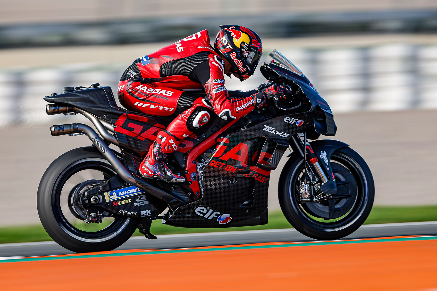 Augusto Fernández y su estreno en MotoGP: «Salí a la primera vuelta  'cagado' y pensando: "No la líes"» - Motorbike Magazine