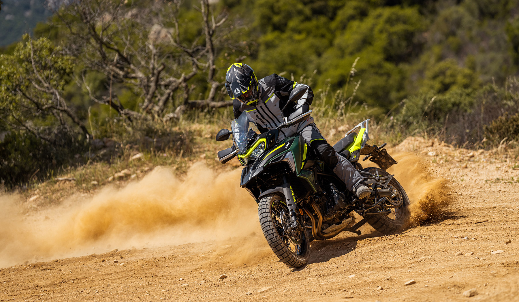Benelli TRK 702 X 2023 - Precio, fotos, ficha técnica y motos rivales