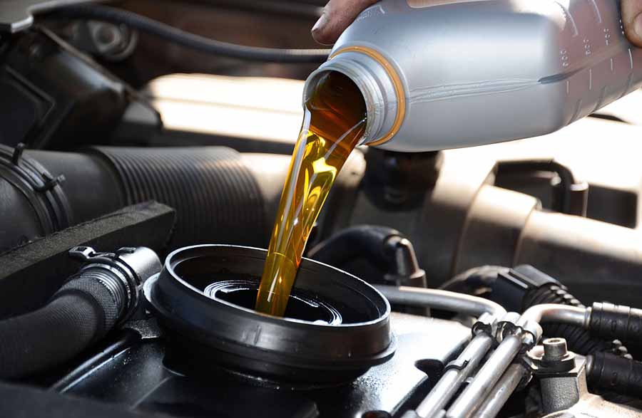 Tipos de aceite automotriz e importancia » Repuestos Le-Blanc
