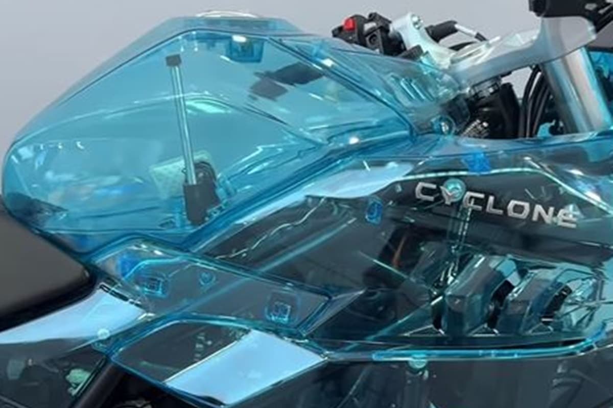 Cyclone RC 410R Akuarium: La moto transparente con estilo a "ordenata" noventero