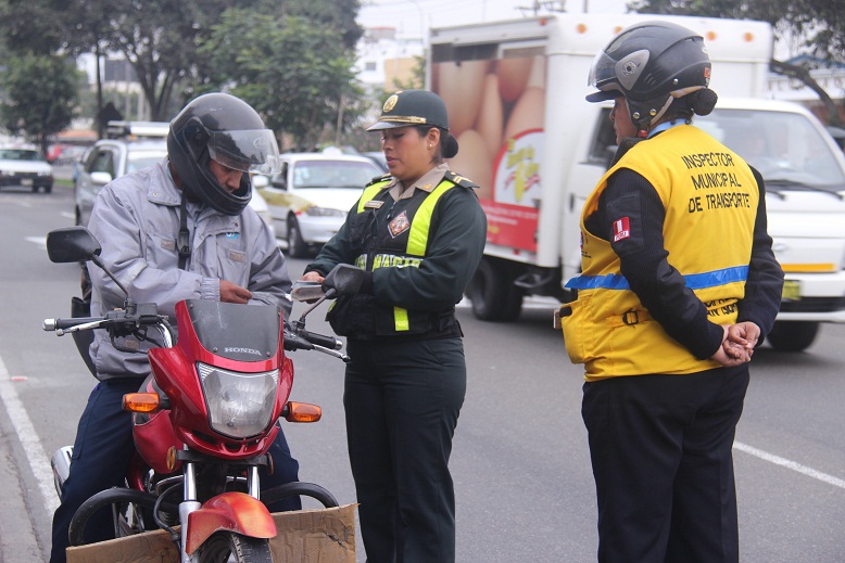Operativos de control a conductores de motos en las calles | Municipalidad  de San Isidro