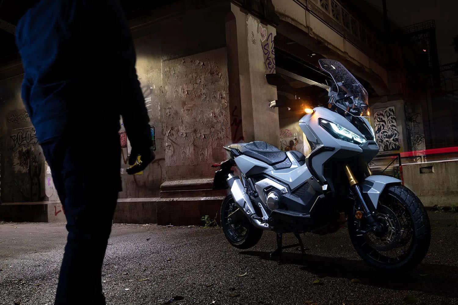 La Honda X-ADV 2024 llega con novedades - Moteo.es
