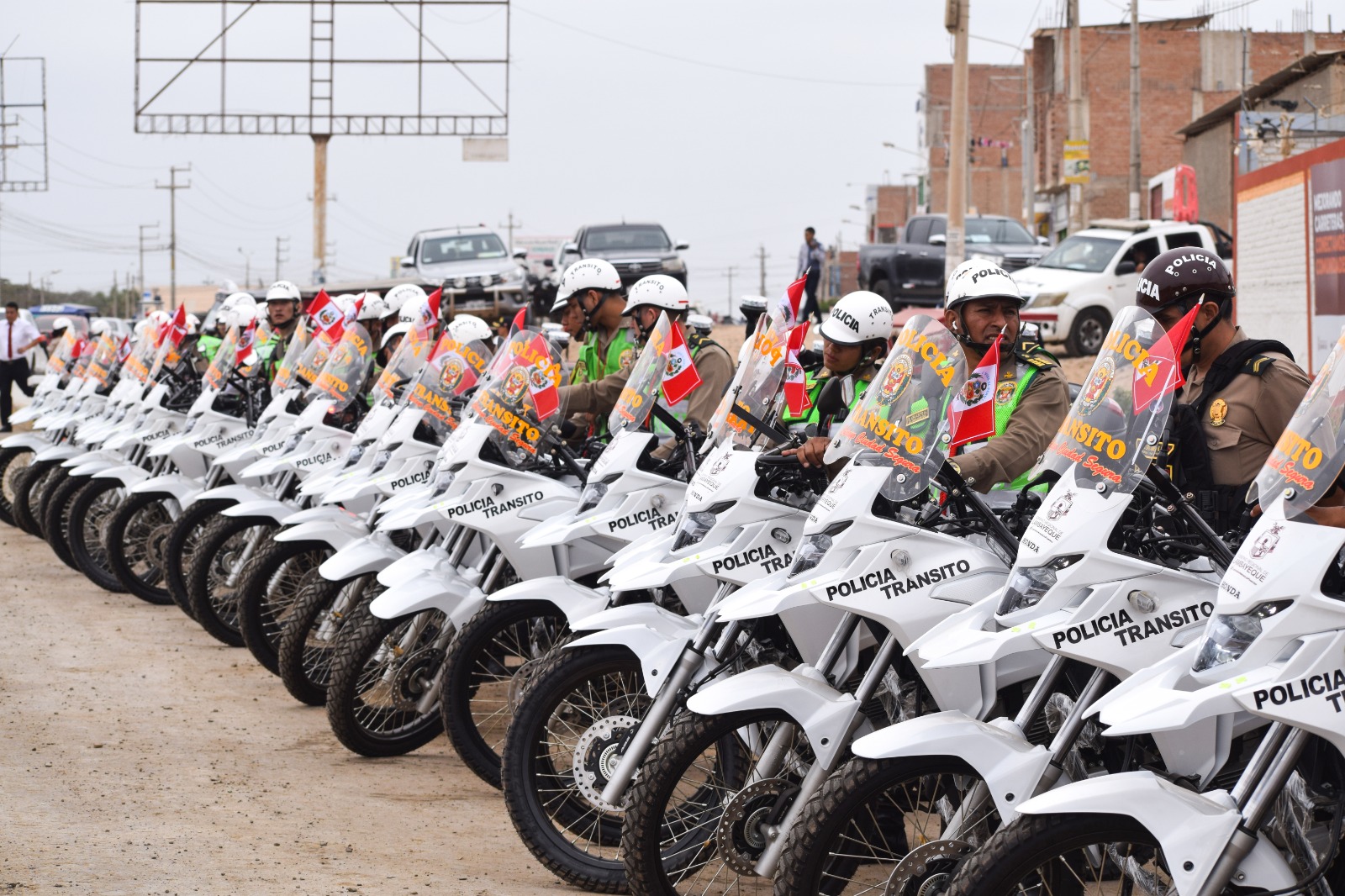 GORE Lambayeque entrega 27 camionetas y 50 motos lineales para combatir la inseguridad ciudadana - Noticias - Gobierno Regional Lambayeque - Plataforma del Estado Peruano