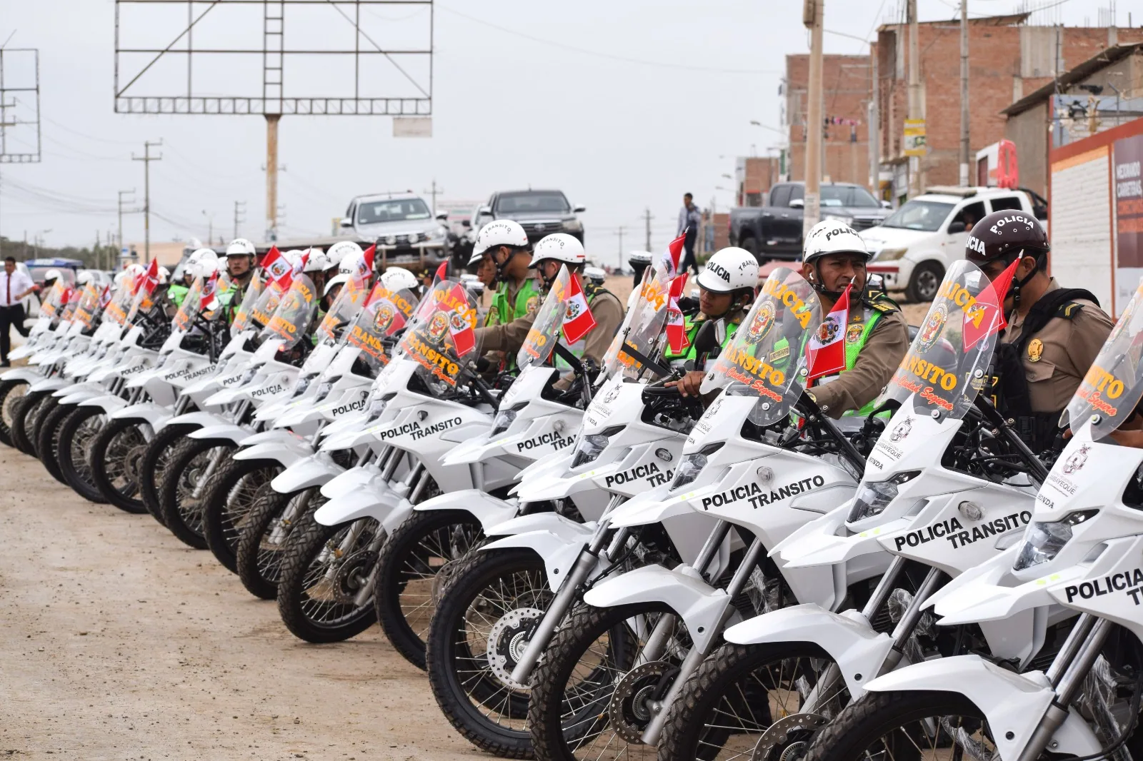 GORE Lambayeque entrega 27 camionetas y 50 motos lineales para combatir la inseguridad ciudadana - Noticias - Gobierno Regional Lambayeque - Plataforma del Estado Peruano